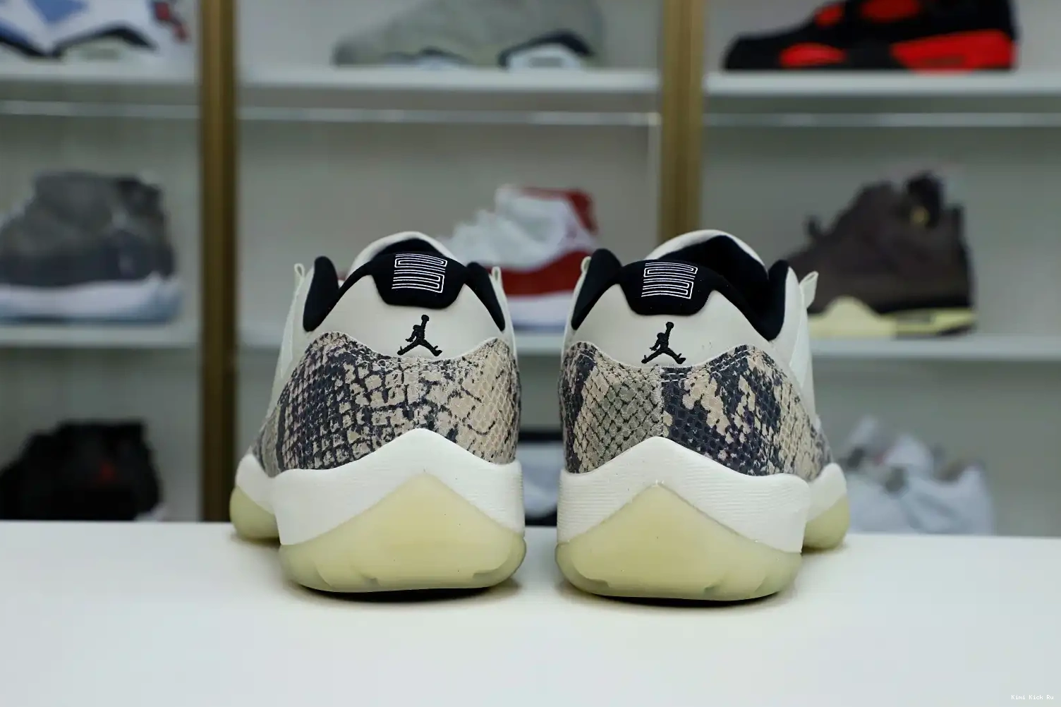 Kimikick BONE SNAKESKIN 11 LIGHT AIR JORDAN LOW 0731